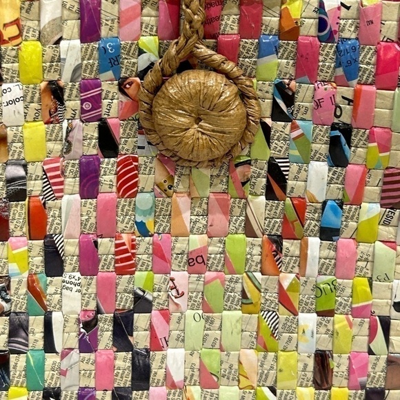 Hip Handwoven Multicolored Eco-friendly Recycled Hardshell Paper Handbag EUC - Picture 5 of 9